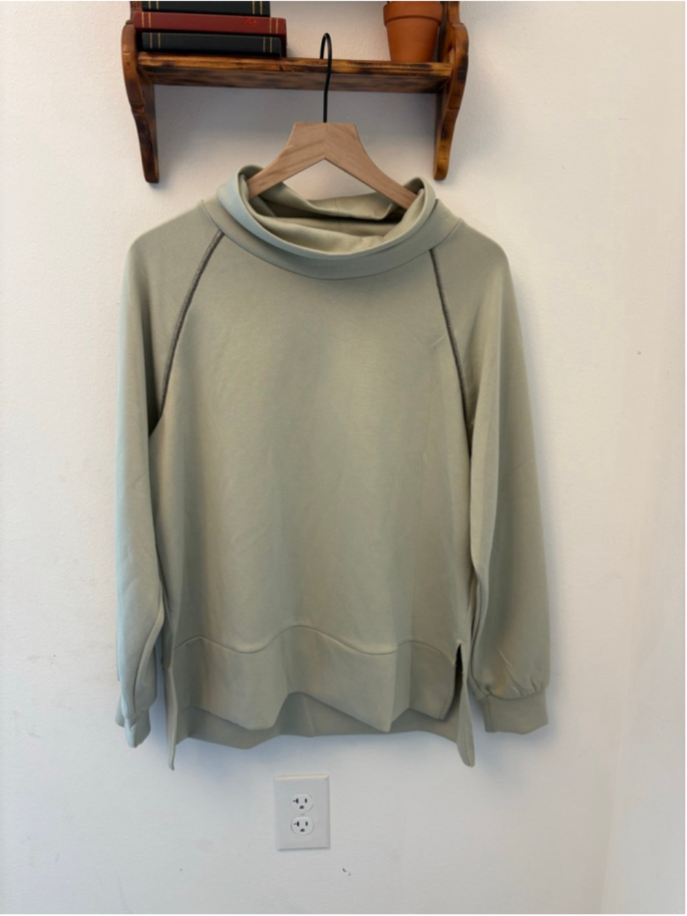 Elie Tahari Sage Whisper Lounge Top